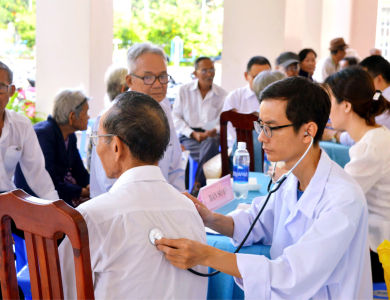 Chương trình Vật lý trị liệu miễn phí của công ty VINASUKE cho cộng đồng, có mời các bác sĩ Nhật Bản