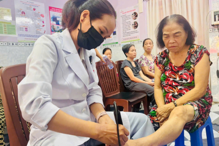 CHĂM SÓC SỨC KHỎE VỚI PHƯƠNG PHÁP VẬT LÝ TRỊ LIỆU – PHỤC HỒI CHỨC NĂNG