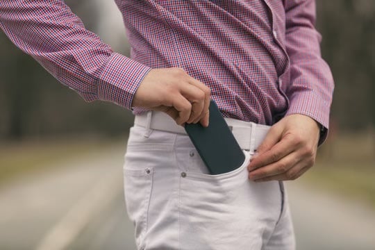 Cách giảm tác động xấu của sóng điện thoại lên cơ thể