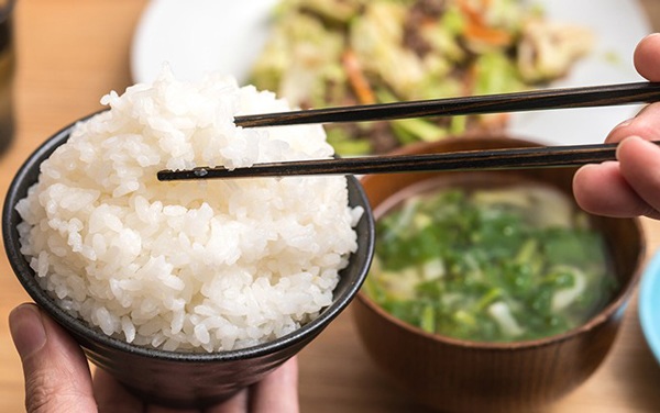 Ăn cơm nguội có thực sự giúp giảm đường huyết?