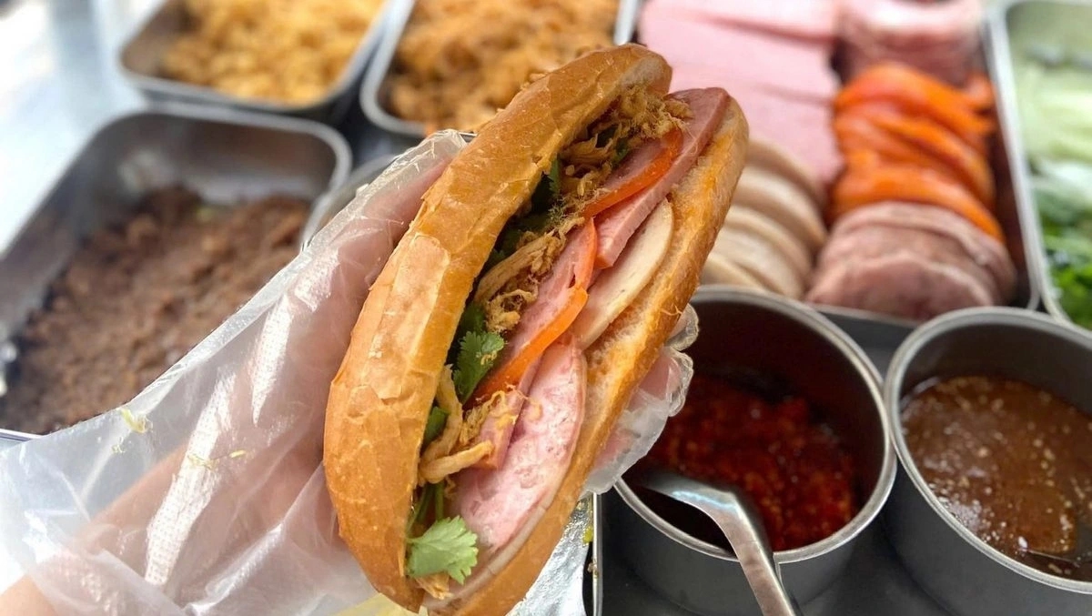 Vì sao bánh mì liên tiếp gây ngộ độc hàng loạt?