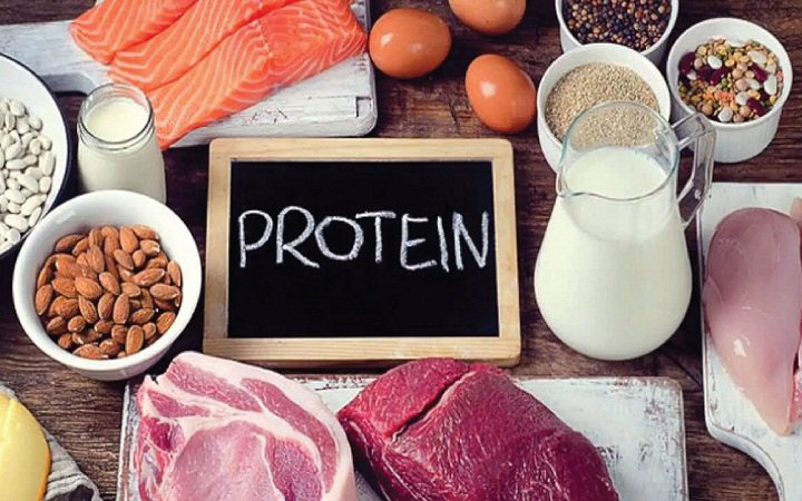 Người lớn tuổi cần bao nhiêu chất đạm mỗi ngày?