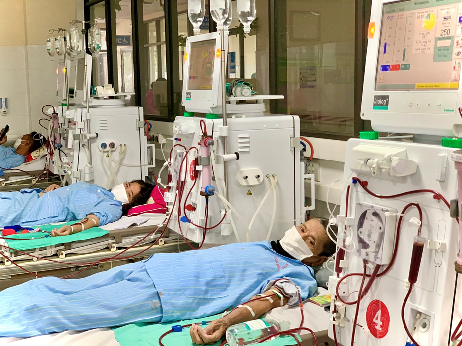 Người Mỹ sống lâu nhất với thận lợn phải chạy thận trở lại