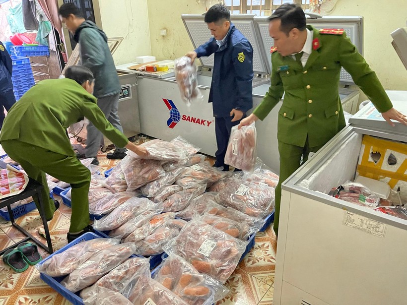 Thực phẩm 'tẩm' chất cấm: Ăn ít hại lâu, nguy cơ bệnh tật chồng chất